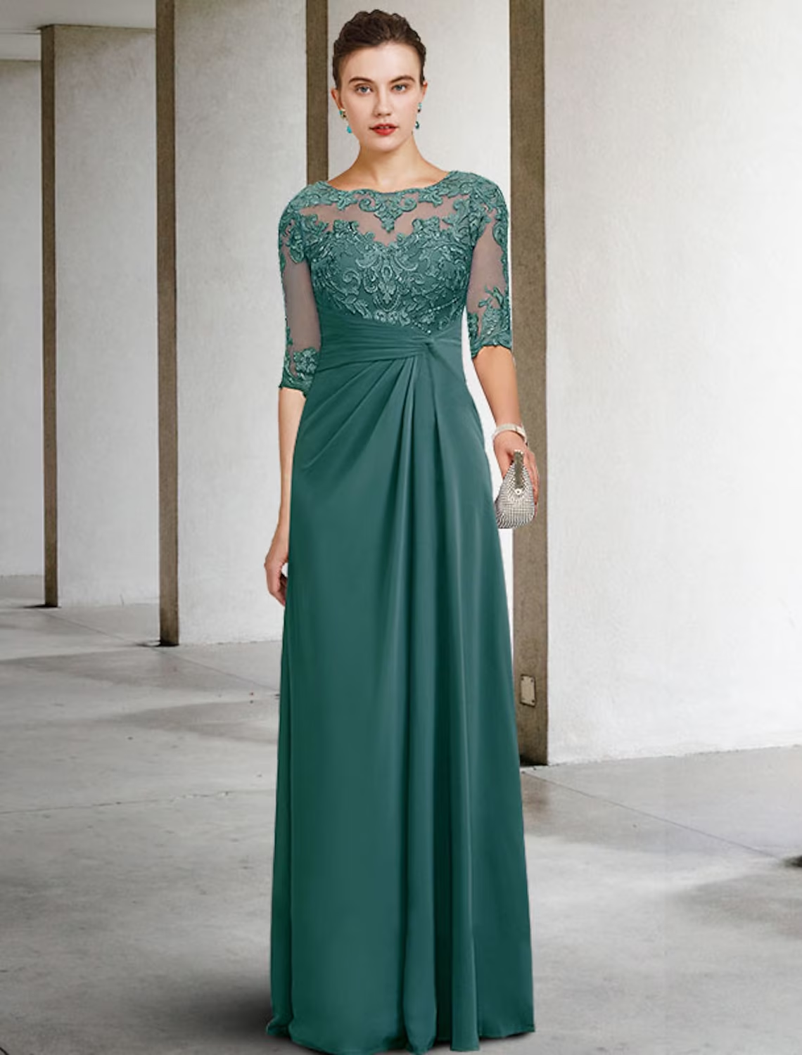 Sheath/Column Scoop Long Sleeves Plus Size Mother of Bride Dresses with Applique