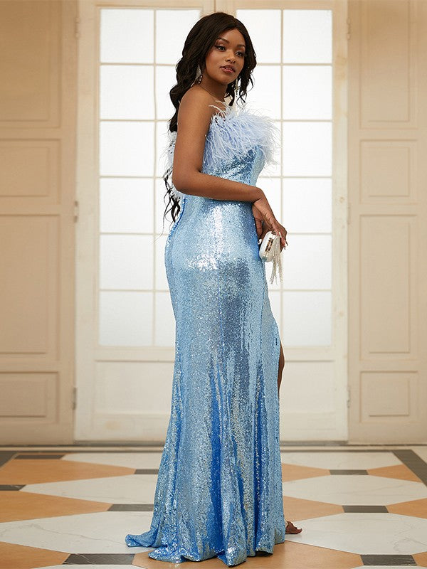 Sheath / Column Prom Dresses Plus Size Dress Wedding Guest Sweep / Brush Train Sleeveless Strapless Sequined with Feather Slit