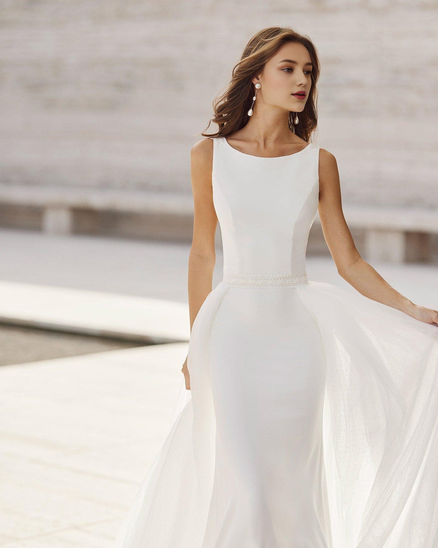 Beach Open Back Wedding Dresses Court Train Mermaid / Trumpet Sleeveless V Neck Satin Bridal Suits With Appliques