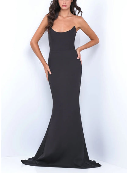 Evening Dress Front Back Scoop Neckline Sleek Fitted Silhouette Floor-Length Black Formal Dress