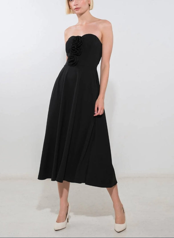 Evening Dress Strapless Center Rosette Full Skirt Back Zipper Closure Backless Black Formal Dress