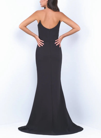 Evening Dress Front Back Scoop Neckline Sleek Fitted Silhouette Floor-Length Black Formal Dress