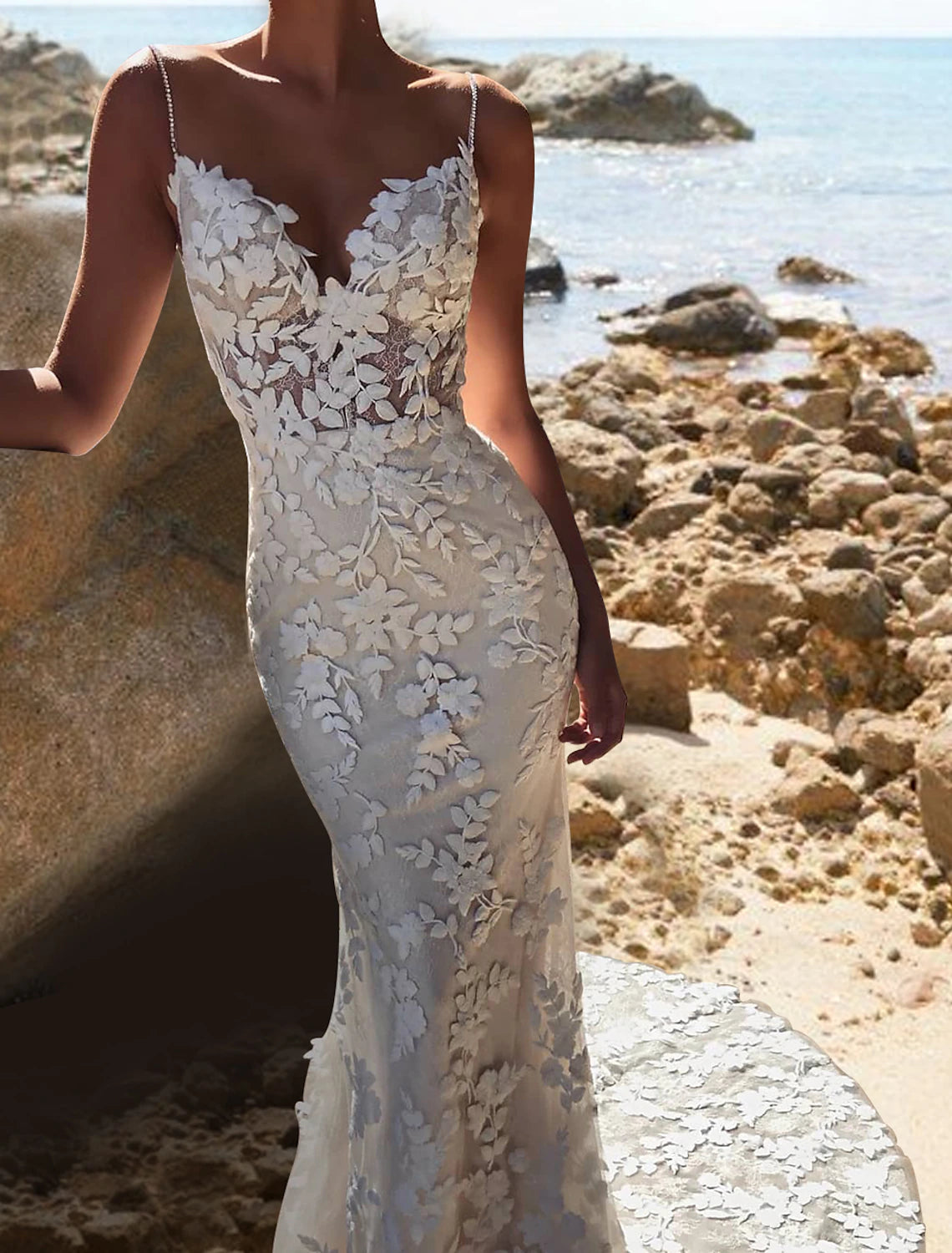 Beach Wedding Dresses Camisole V Neck Spaghetti Strap Chapel Train Lace Bridal Gowns