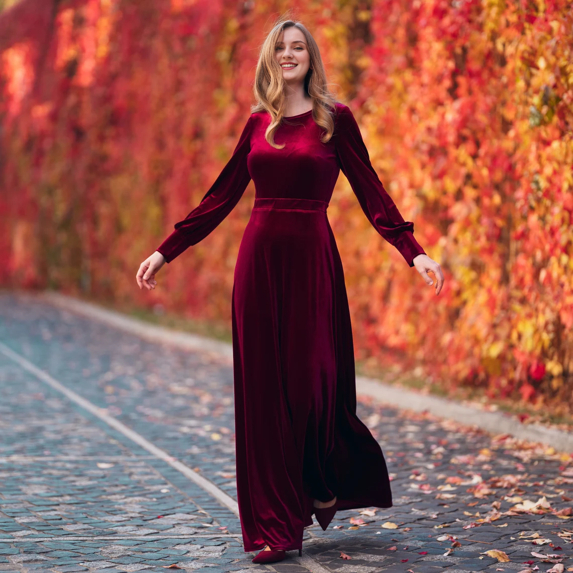 Long sleeves Round Neck Velvet Dress Simple Atmosphere Autumn Winter Bridesmaid Dress