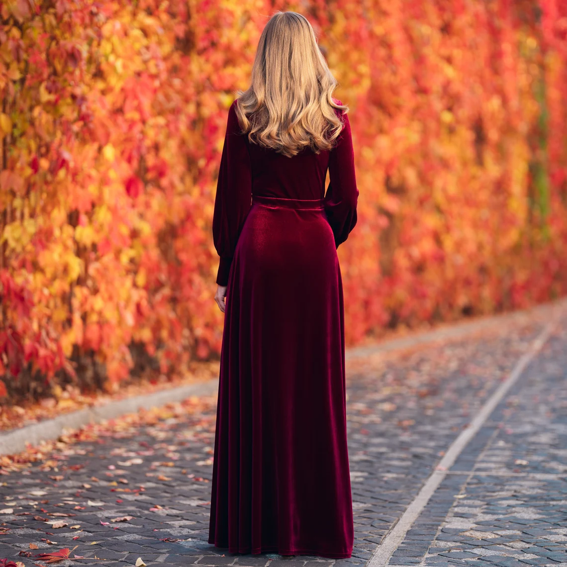 Long sleeves Round Neck Velvet Dress Simple Atmosphere Autumn Winter Bridesmaid Dress