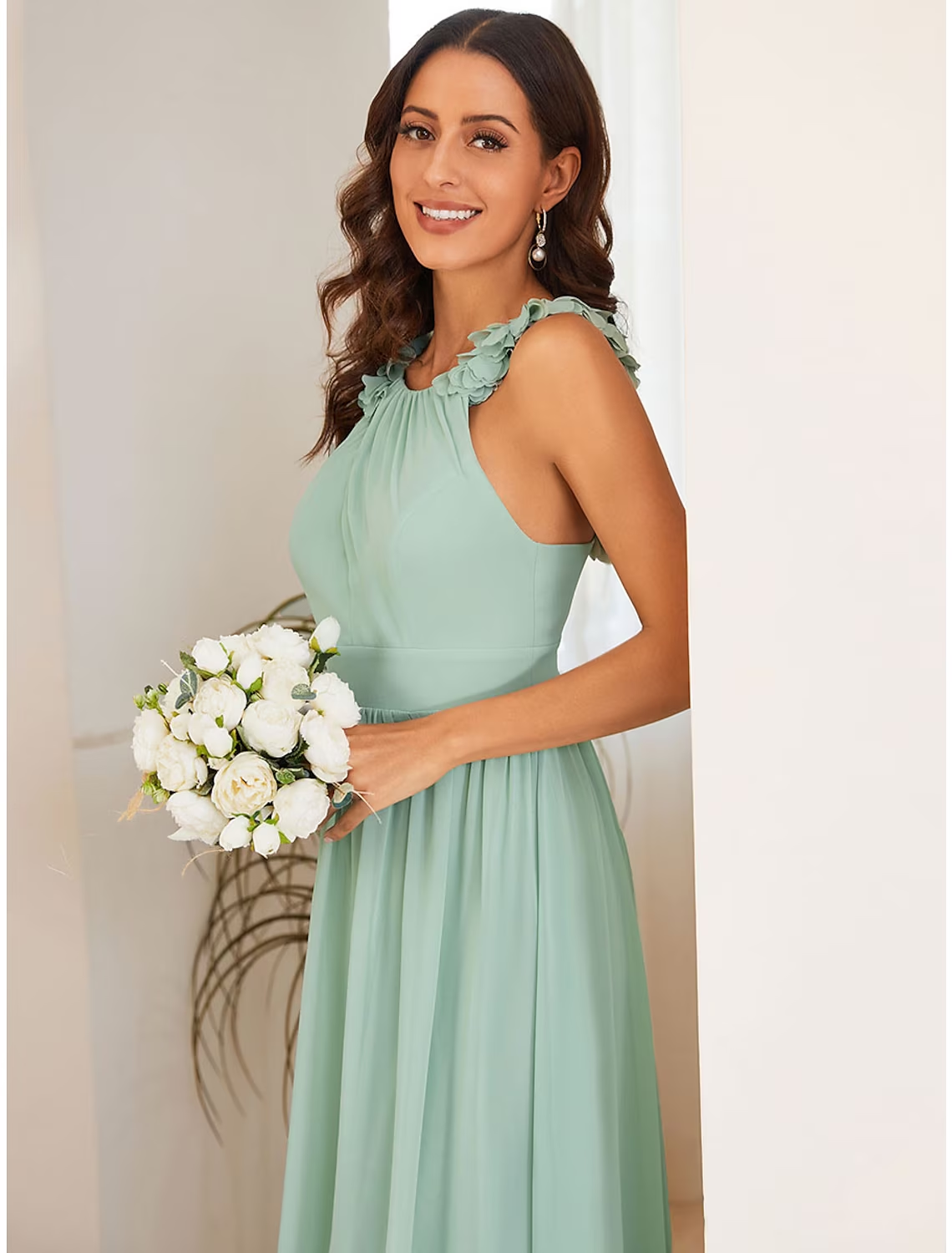 A-Line Wedding Guest Dresses Elegant Dress Formal Floor Length Sleeveless Jewel Neck Chiffon with Pleats Flower Bridesmaid Dresses