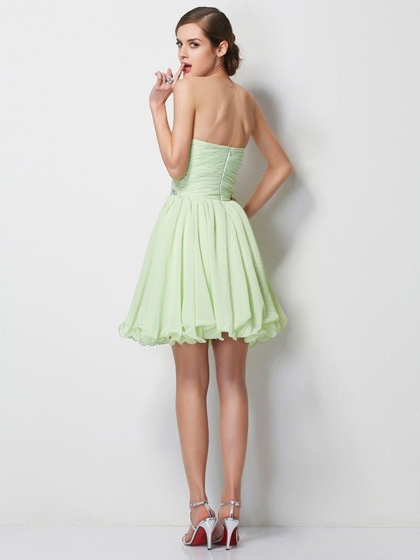 A-Line/Princess Sweetheart Sleeveless Short Beading Chiffon Homecoming Dresses