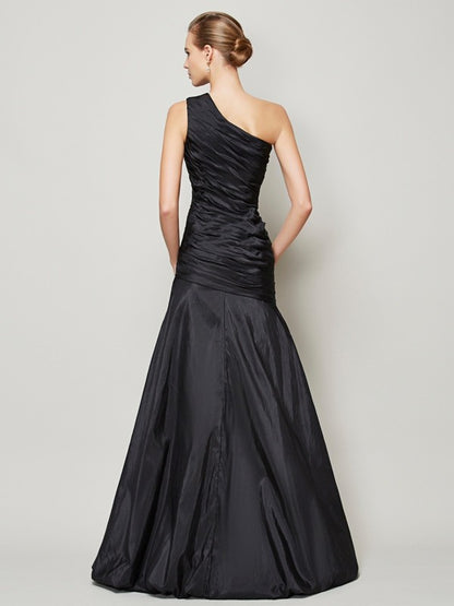 A-Line/Princess One-Shoulder Sleeveless Pleats Long Taffeta Bridesmaid Dresses