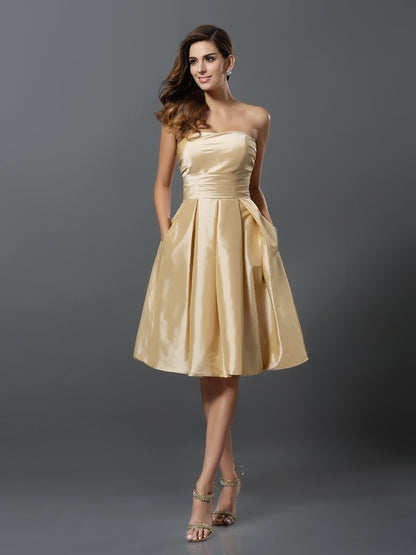 A-Line/Princess Strapless Sleeveless Short Taffeta Bridesmaid Dresses