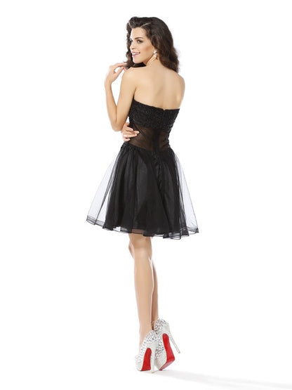 A-Line/Princess Sweetheart Applique Sleeveless Short Satin Cocktail Dresses