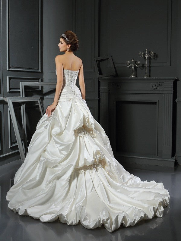 Ball Gown Sweetheart Beading Applique Sleeveless Long Satin Wedding Dresses