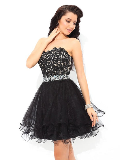 A-Line/Princess Sweetheart Applique Sleeveless Short Satin Cocktail Dresses