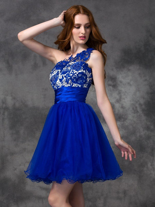 A-line/Princess One-Shoulder Lace Sleeveless Short Satin Dresses