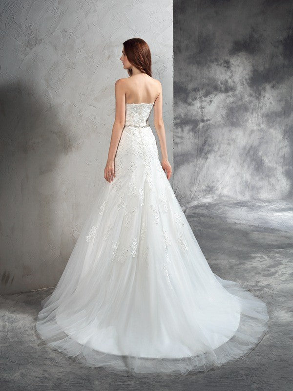 Sheath/Column Sweetheart Applique Sleeveless Long Satin Wedding Dresses