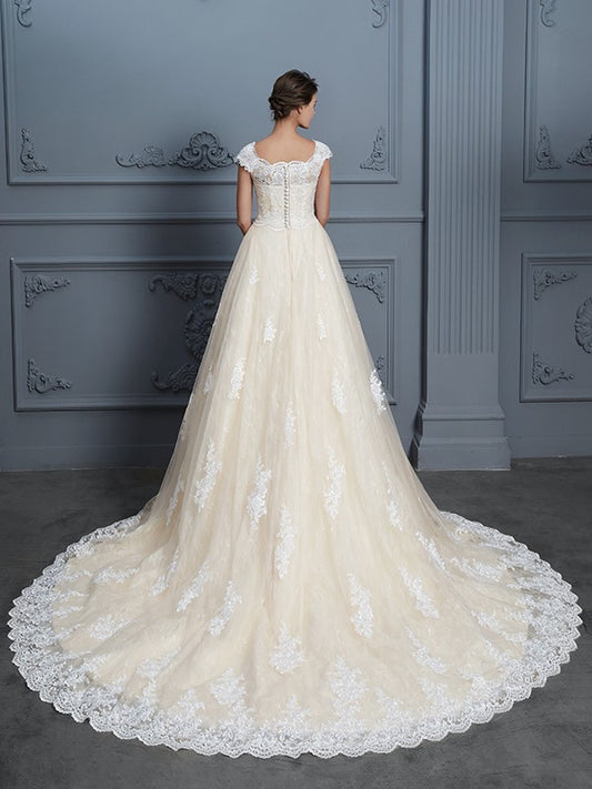 Ball Gown Sweetheart Beading Sleeveless Court Train Lace Wedding Dresses