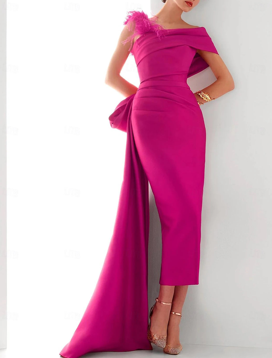 Gown Elegant Formal Sweep / Brush Train Sleeveless One Shoulder Satin with Feather Bow(s) Evening Dress