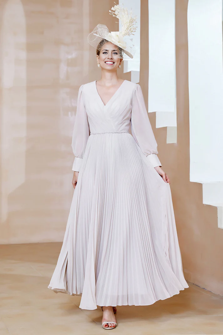 Fall November December Wedding Guest Dress V-Neck Long Sleeves Pleated Long Dress Mother of the Groom/Bride Dresses