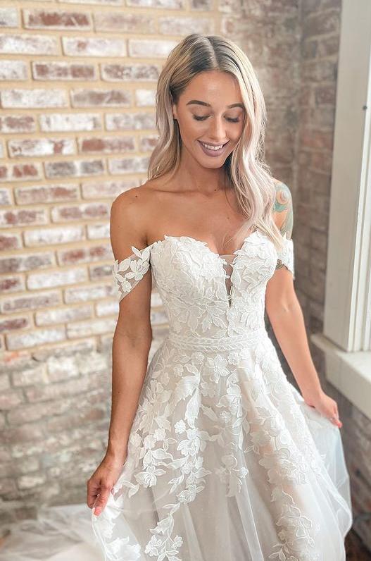 Wedding Dresses Vintage Lace Off the Shoulder Layers Skirt A-line Bridal Gowns