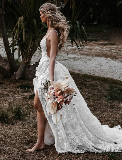 Beach Sexy Boho Wedding Dresses Court Train Sheath / Column Sleeveless Spaghetti Strap Lace With Appliques Split Front