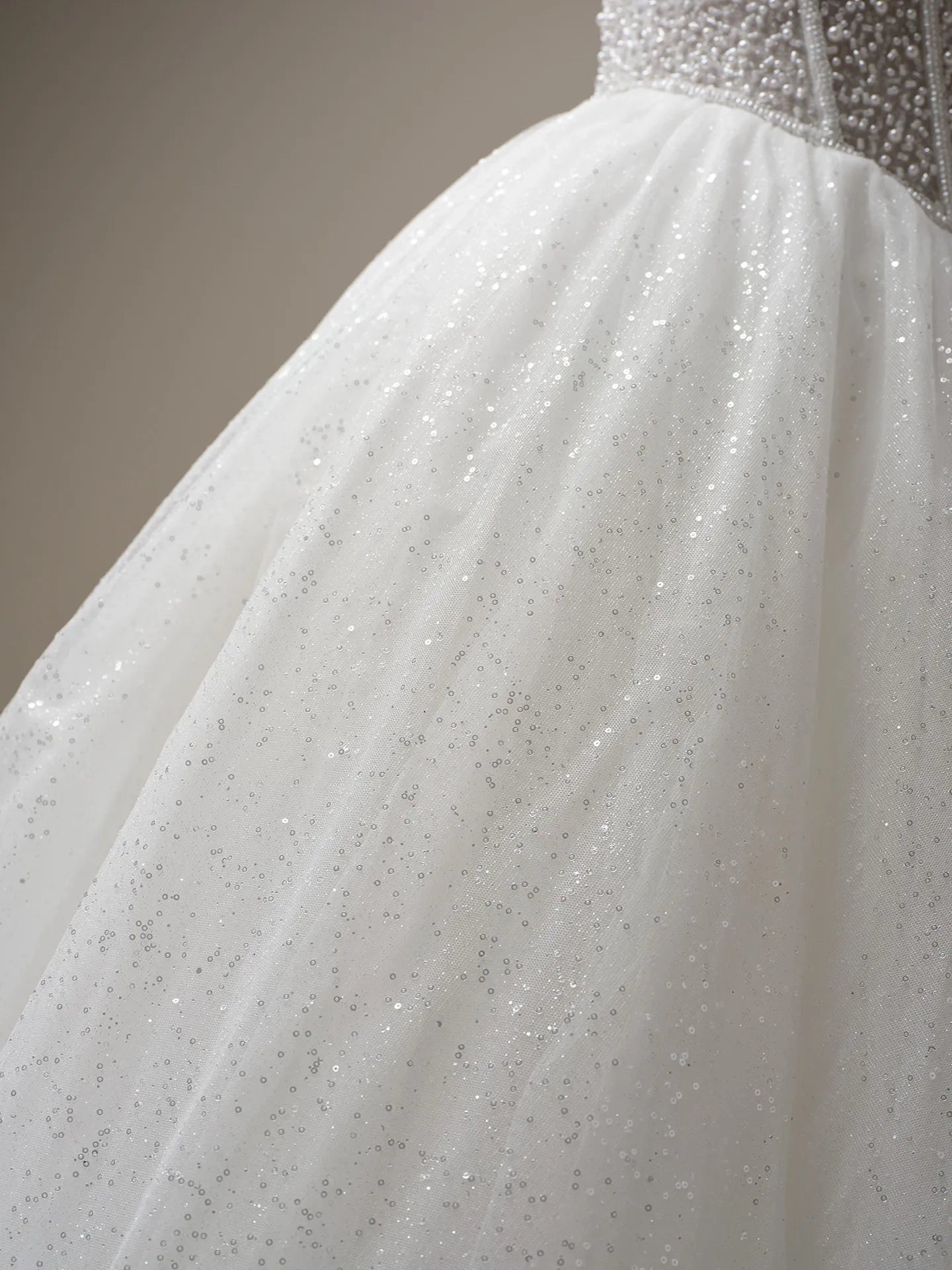 Wedding Dress Off-the-Shoulder Sleeveless Strapless Beaded Luxury Bridal Gown Formal Wear Dress