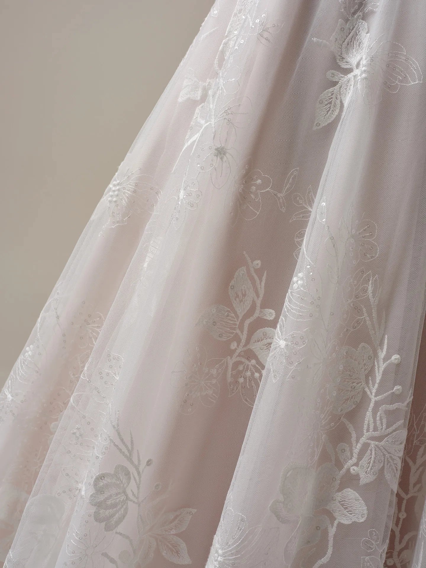 Wedding Dress A-Line V-Neck Sleeveless Spaghetti Straps Beaded Floral Lace Tulle Bridal Gown Formal Wear Dress