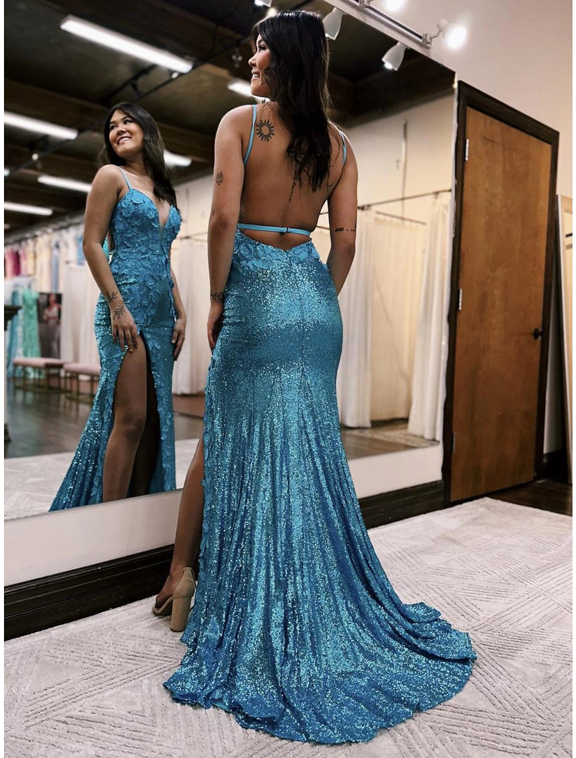 Mermaid / Trumpet Prom Dresses Sparkle & Shine Dress Formal Wedding Party Sweep / Brush Train Sleeveless V Neck Sequined Backless with Sequin Appliques