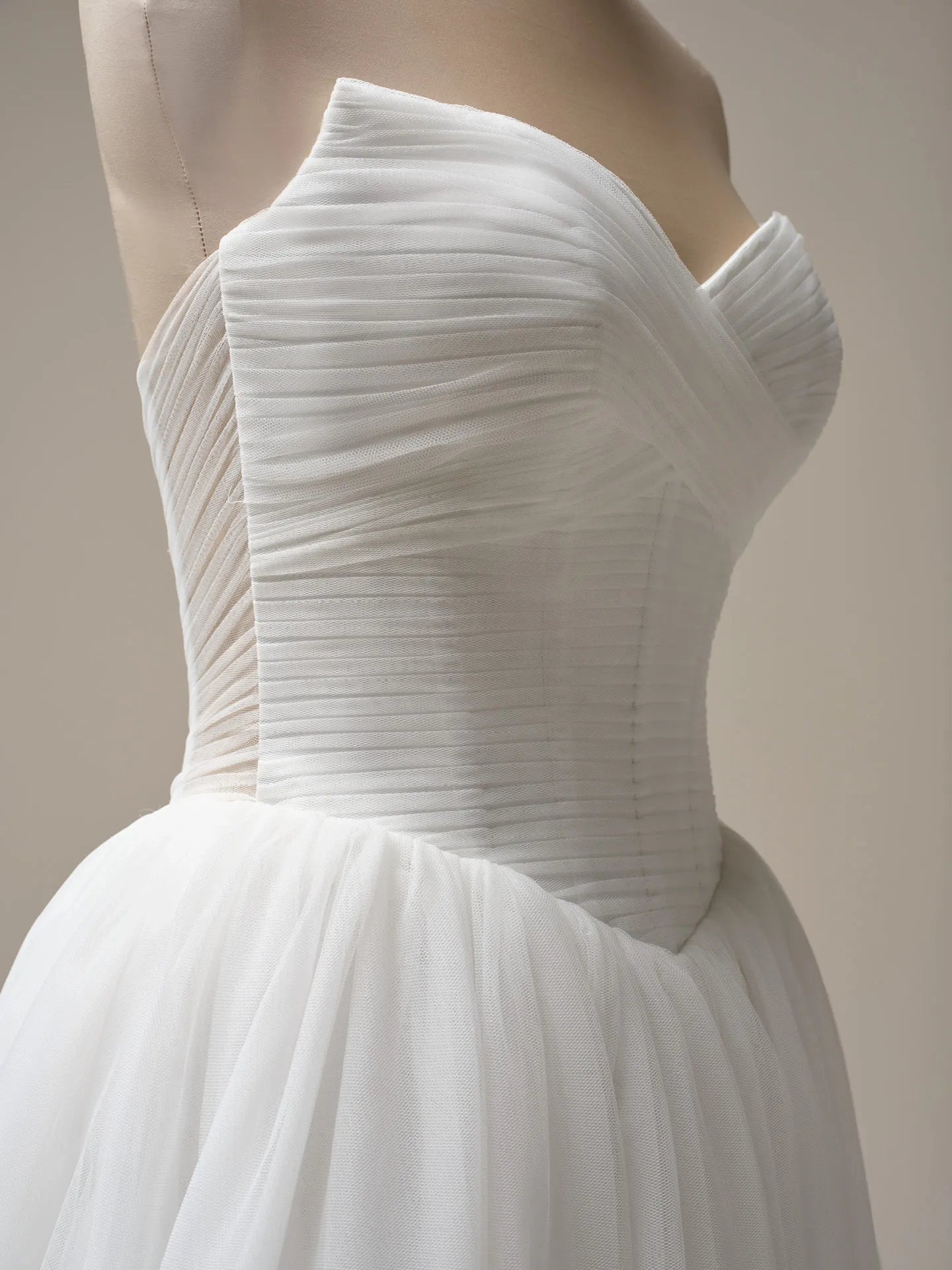 Wedding Dress A-Line Sweetheart Neckline Off-the-Shoulder Sleeveless Bridal Gown Formal Wear Dress