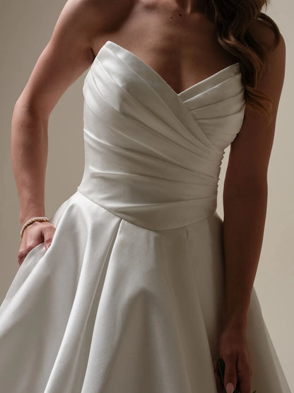 Wedding Dress A-Line Sleeveless Strapless Sweetheart Neckline Bridal Gown Formal Wear Dress
