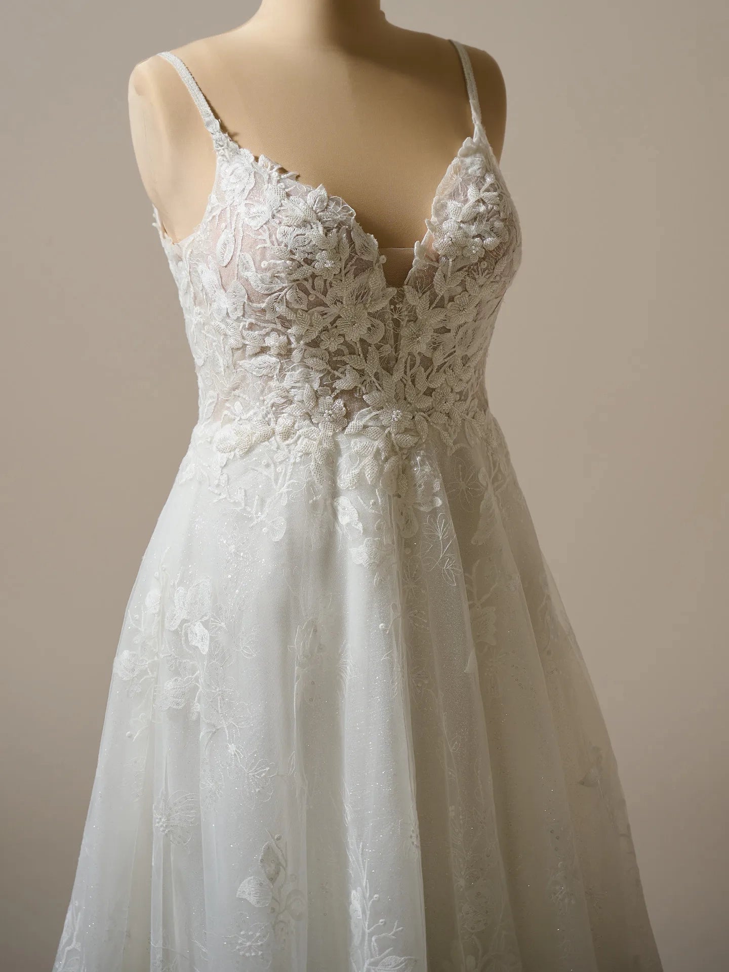 Wedding Dress A-Line V-Neck Sleeveless Spaghetti Straps Beaded Floral Lace Tulle Bridal Gown Formal Wear Dress