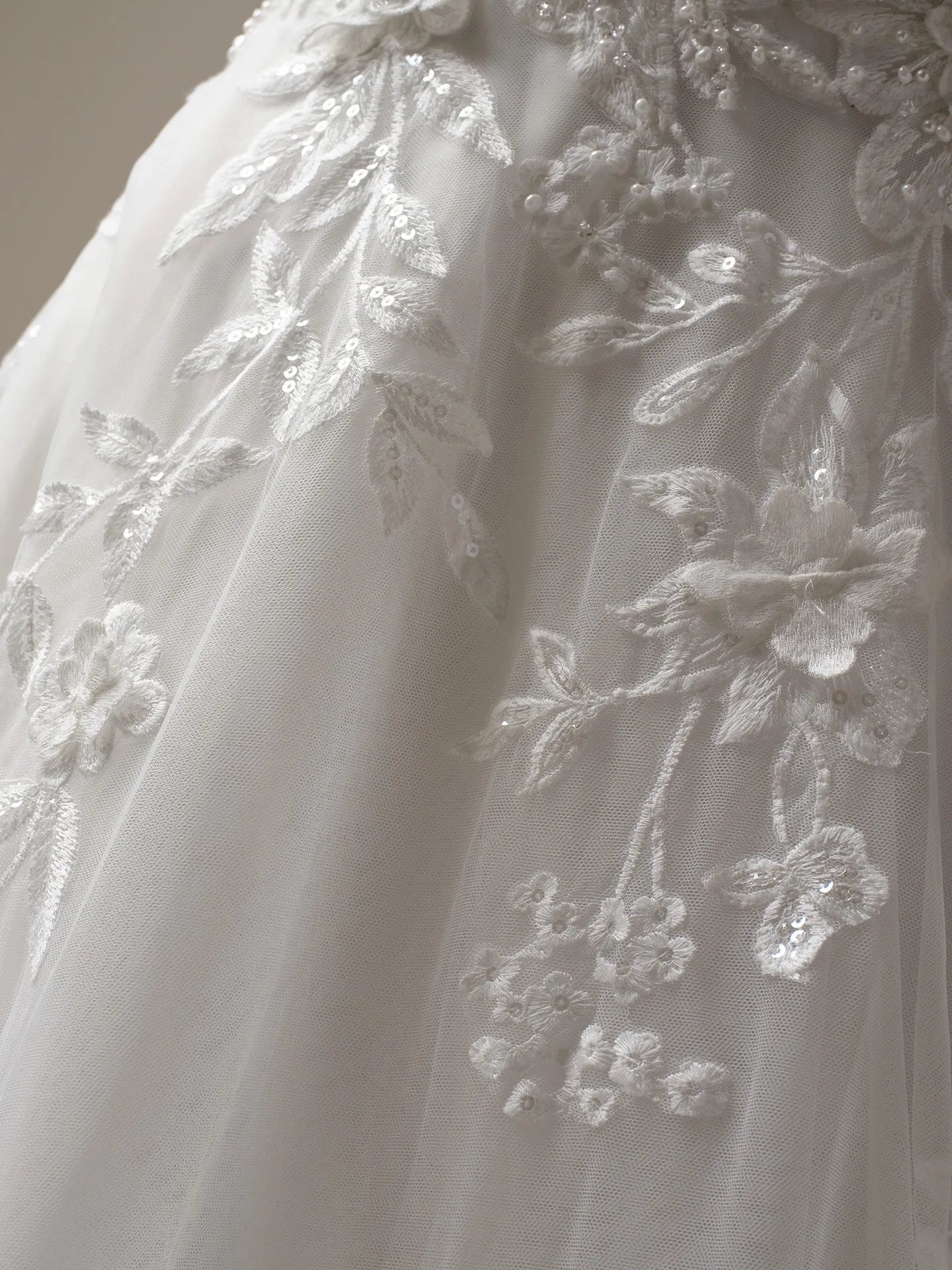 Wedding Dress A-Line V-Neck Sleeveless Tank Straps 3-D Flora Beaded Backless Bridal Gown Formal Wear Dress