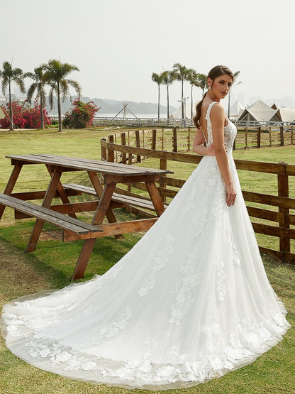 A-Line/Princess Tulle Lace Scoop Sleeveless Chapel Train Wedding Dresses