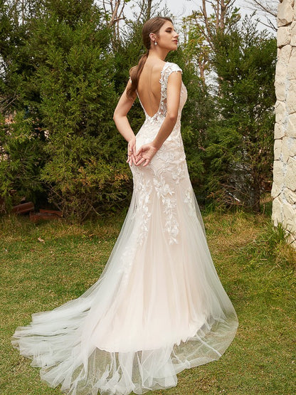 Sheath/Column Tulle Lace Scoop Sleeveless Court Train Wedding Dresses