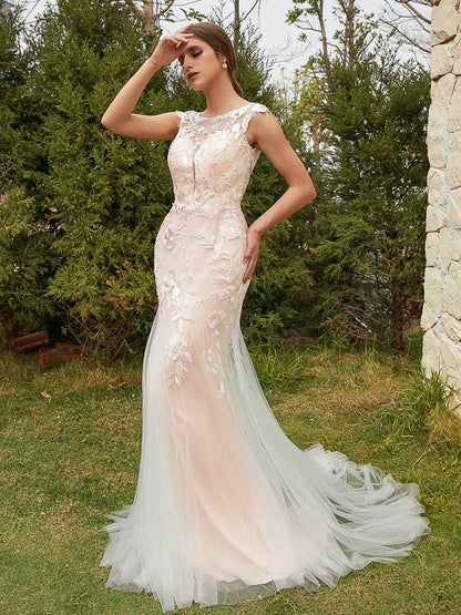 Sheath/Column Tulle Lace Scoop Sleeveless Court Train Wedding Dresses