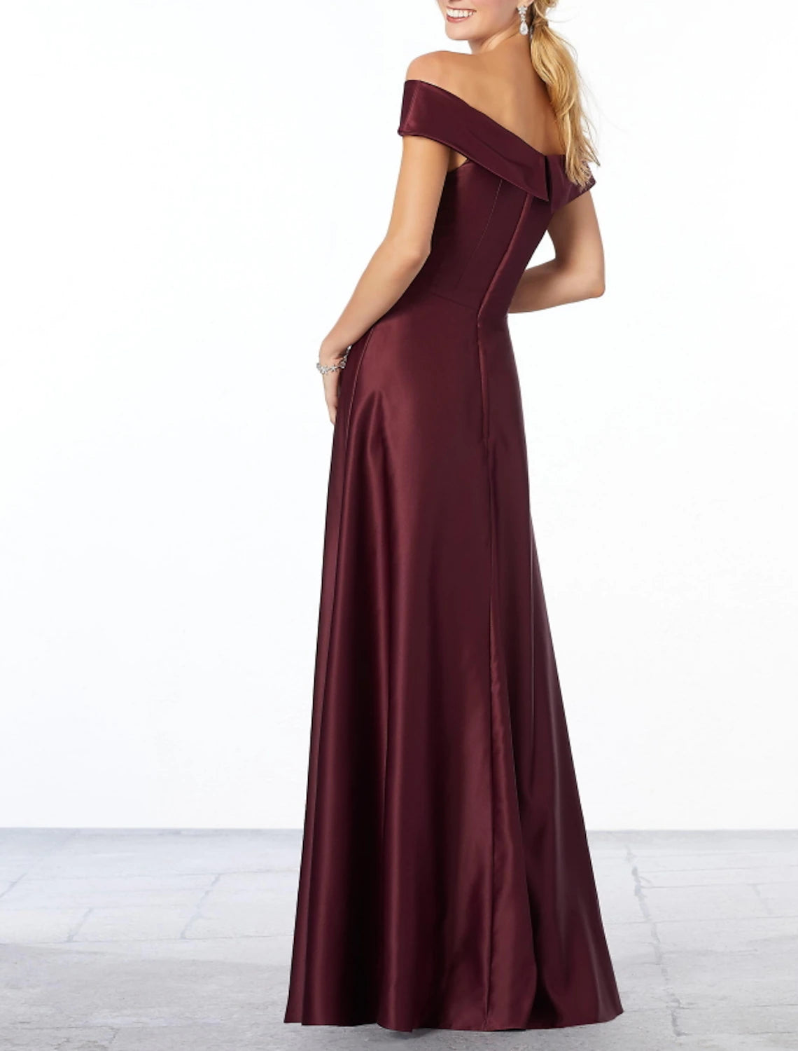 Sheath / Column Bridesmaid Dress Off Shoulder Sleeveless Elegant Floor Length Satin with Pleats / Split Front