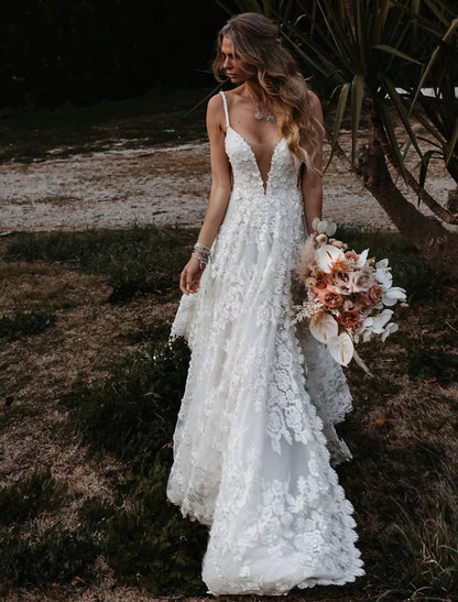 Beach Sexy Boho Wedding Dresses A-Line Sweetheart Camisole Spaghetti Strap Court Train Lace Outdoor Bridal Gowns With Appliques Split Front