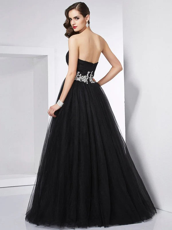 Ball Gown Sweetheart Sleeveless Applique Long Net Quinceanera Dresses