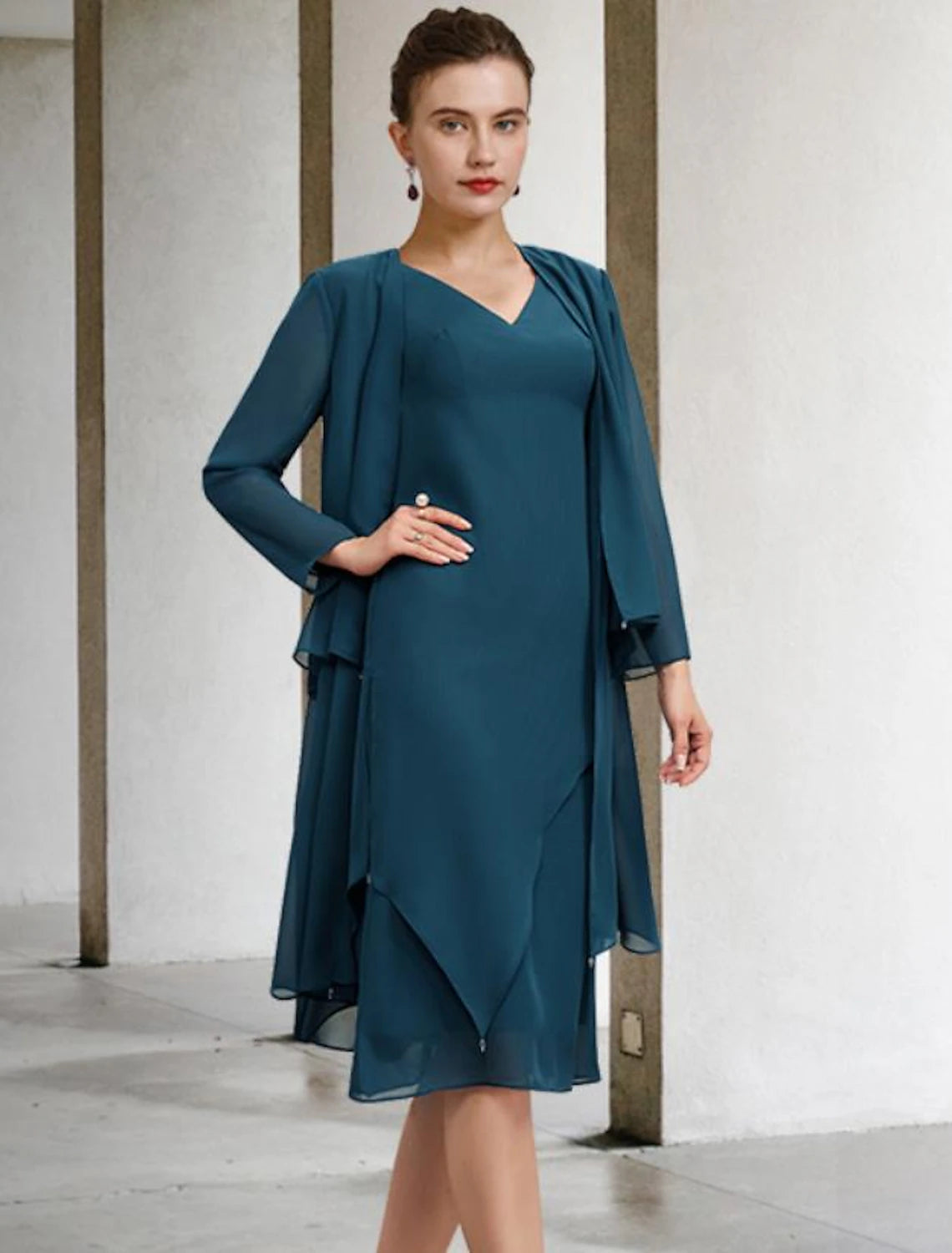 Two Piece Sheath / Column Mother of the Bride Dress Church Vintage Elegant V Neck Knee Length Chiffon Sleeveless Wrap Included Jacket Dresses with Draping Tier