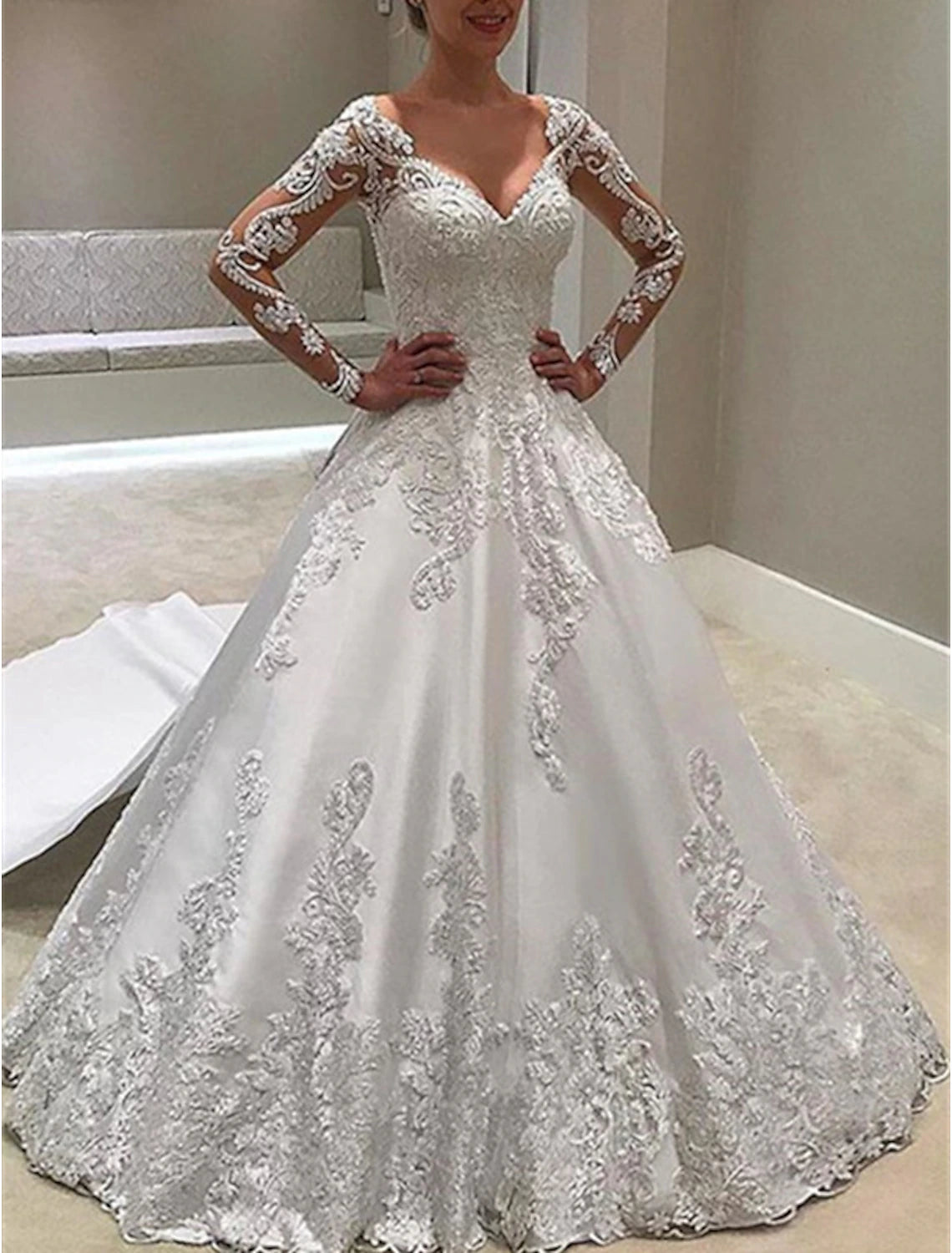 Engagement Formal Wedding Dresses Ball Gown Sweetheart Long Sleeve Court Train Satin Bridal Gowns With Buttons Appliques