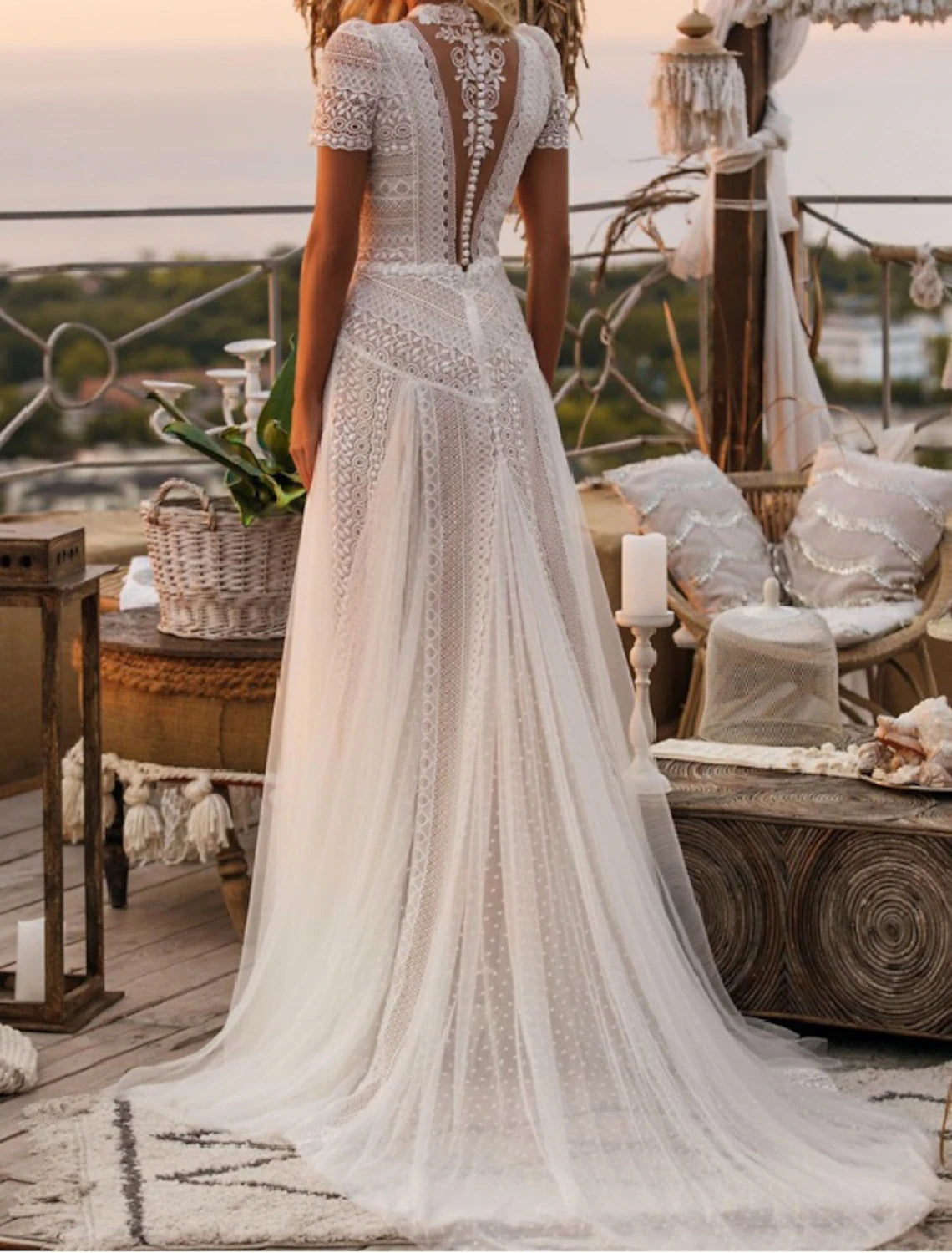 Beach Boho Wedding Dresses A-Line Illusion Neck Short Sleeve Court Train Lace Outdoor Bridal Gowns With Appliques