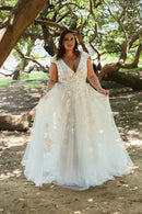 A-Line/Princess Tulle Applique Sweep/Brush Train V-neck Short Sleeves Plus Size Wedding Dresses
