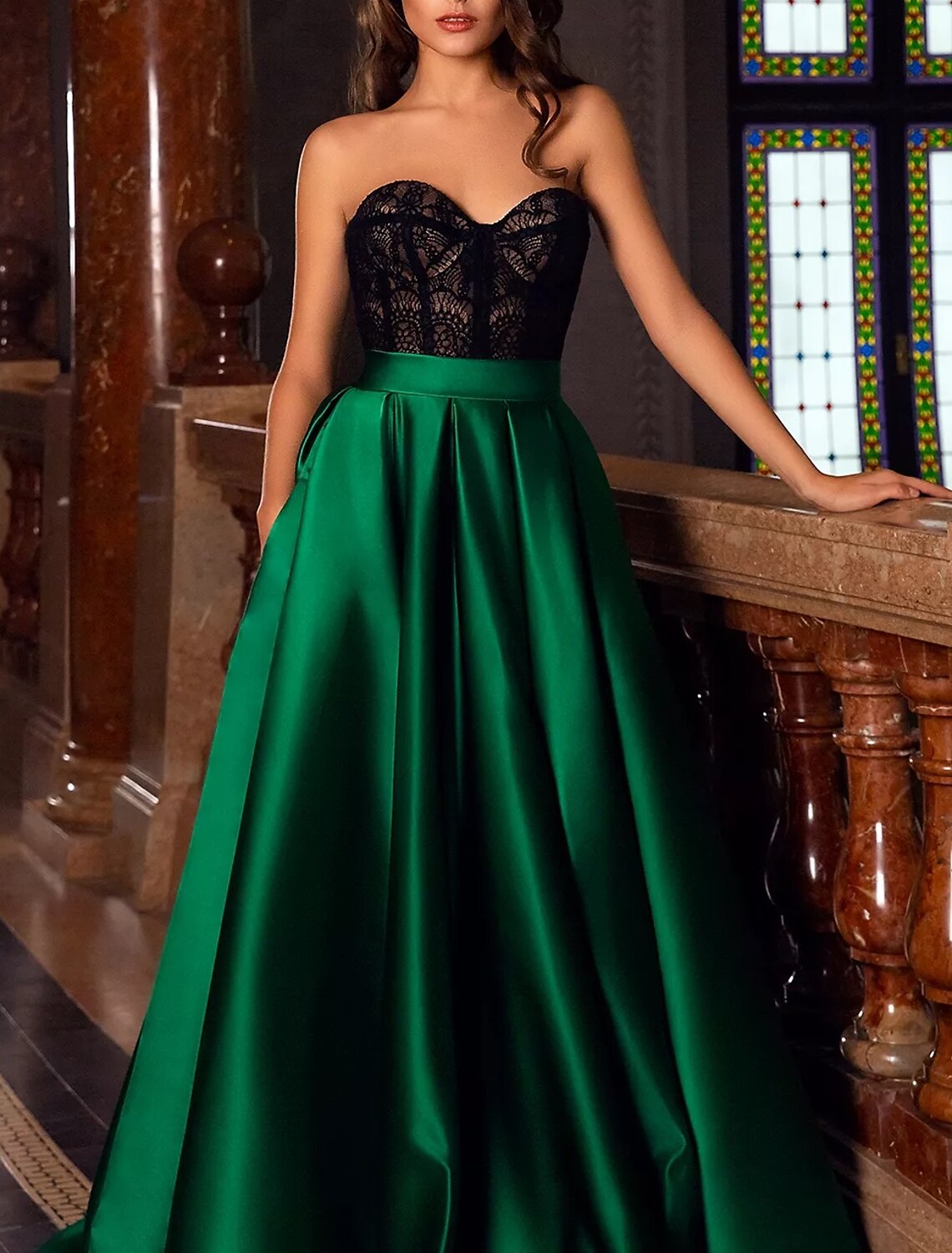 A-Line Evening Gown Vintage Dress Christmas Red Green Dress Engagement Court Train Sleeveless Sweetheart Pocket Satin with Slit Embroidery Pocket