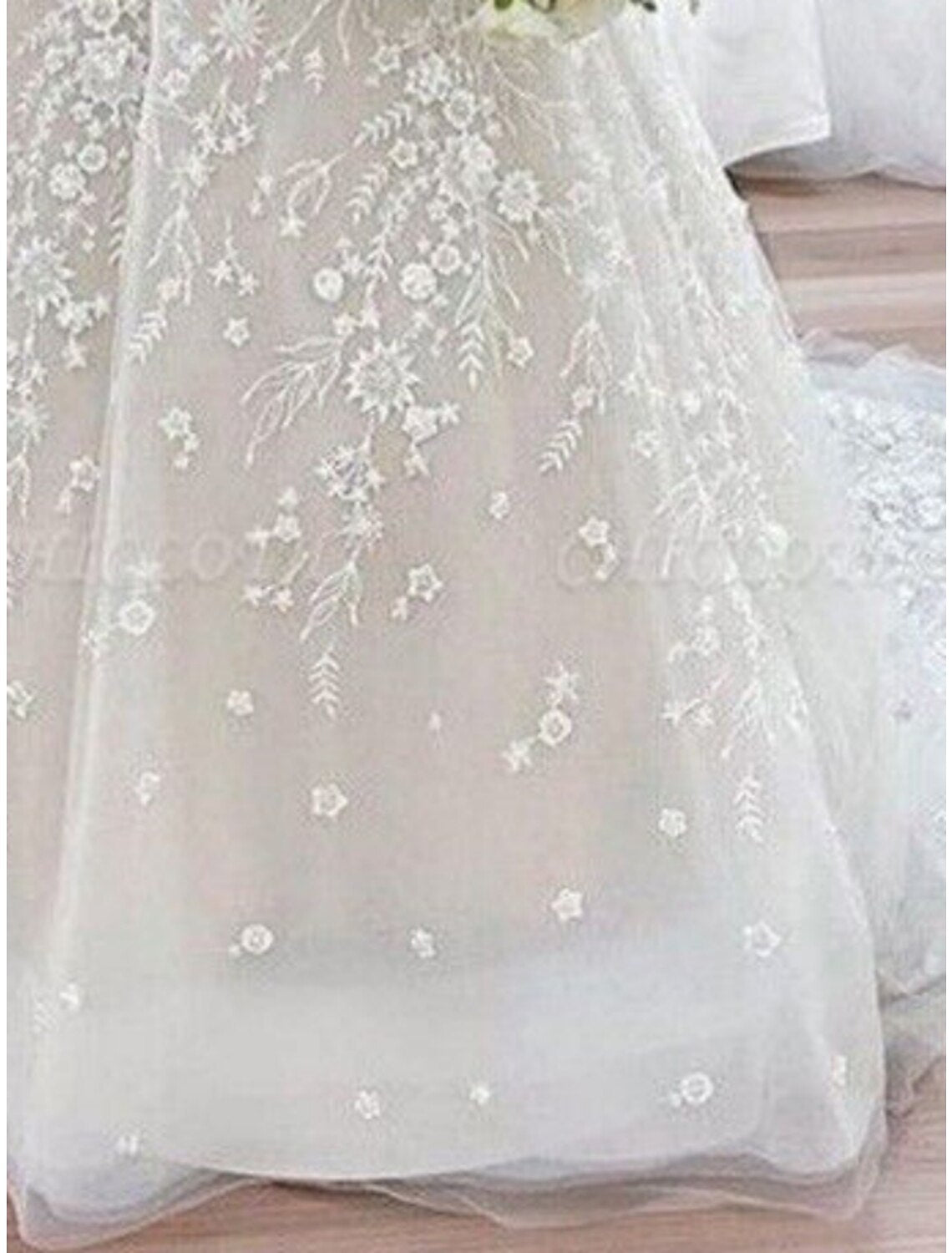 Beach Formal Wedding Dresses A-Line V Neck Sleeveless Court Train Lace Bridal Gowns With Pleats