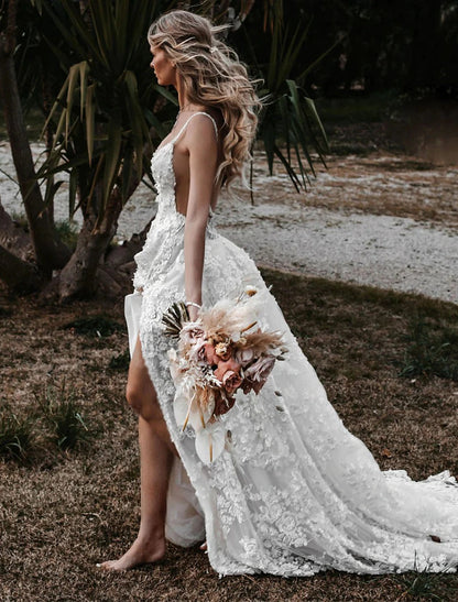 Beach Sexy Boho Wedding Dresses A-Line Sweetheart Camisole Spaghetti Strap Court Train Lace Outdoor Bridal Gowns With Appliques Split Front