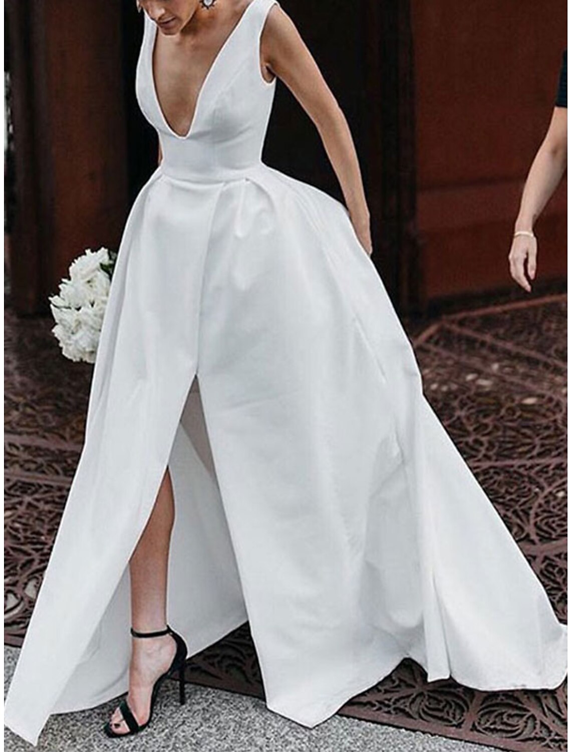 Reception Sexy Casual Wedding Dresses A-Line V Neck Sleeveless Court Train Satin Bridal Gowns With Split Front Solid Color