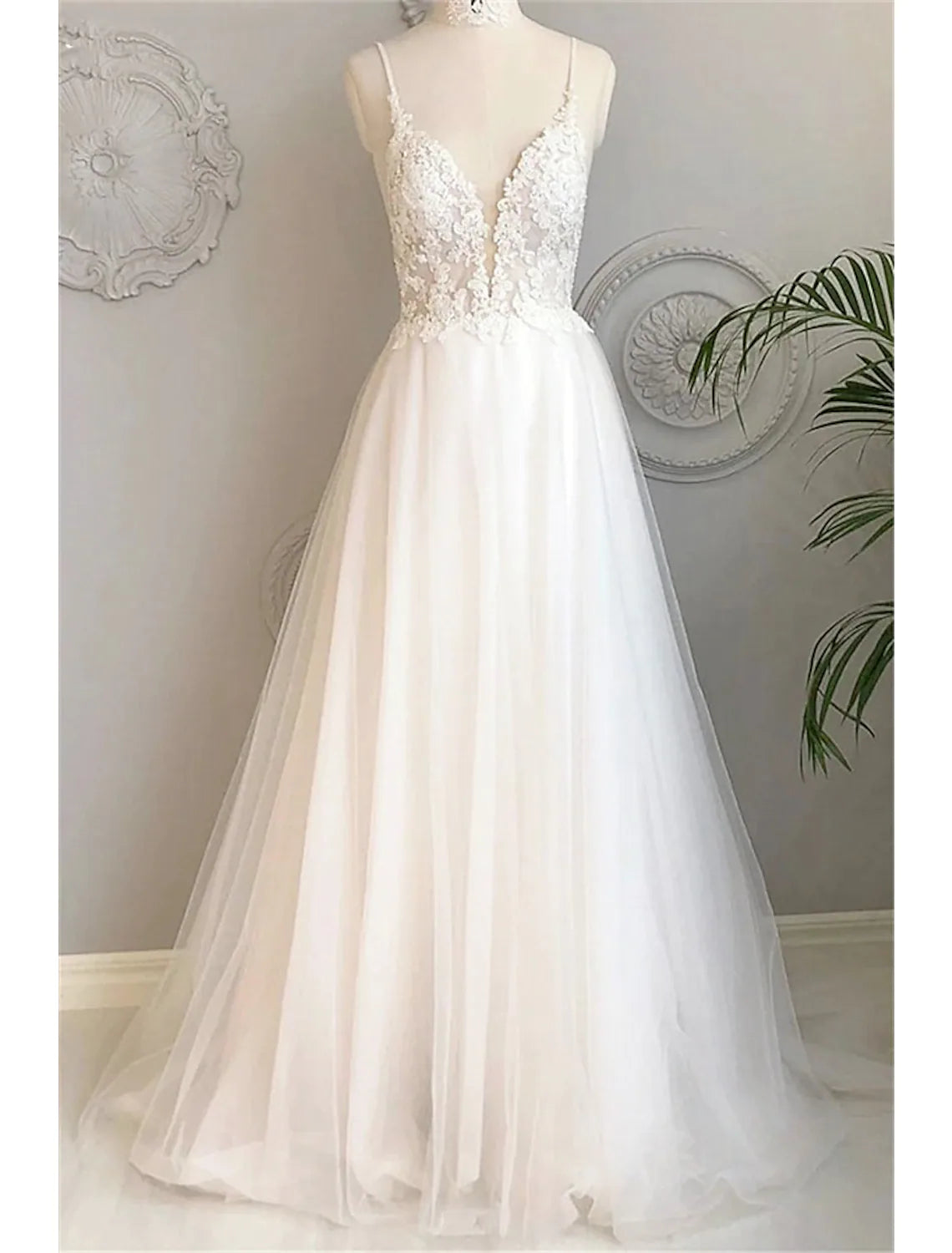 Beach Wedding Dresses Court Train A-Line Sleeveless Spaghetti Strap Lace With Buttons Appliques