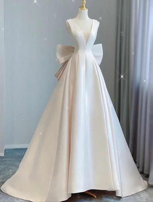 Hall Casual Wedding Dresses Court Train Sheath / Column Sleeveless V Neck Satin With Bow(s) Pleats